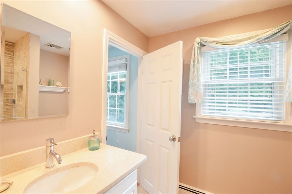 25 Hamilton Ave, Milford, MA 01757 photo 5