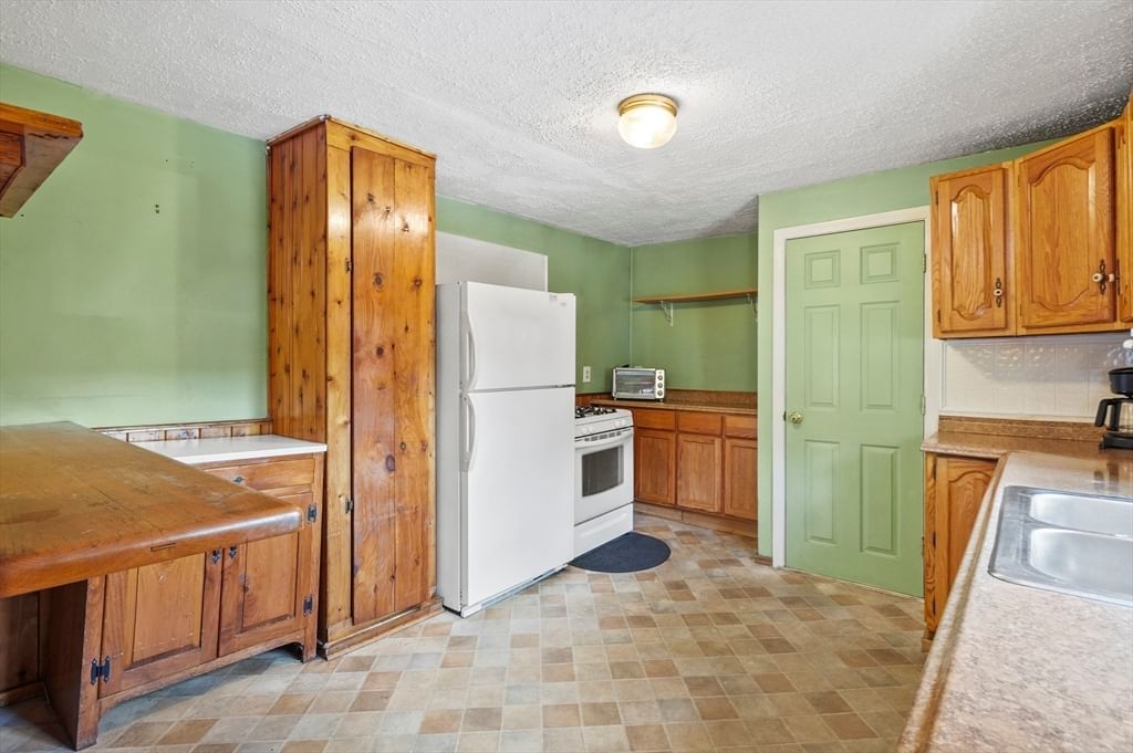 12 Nichols Street, Merrimac, MA 01860 photo 2