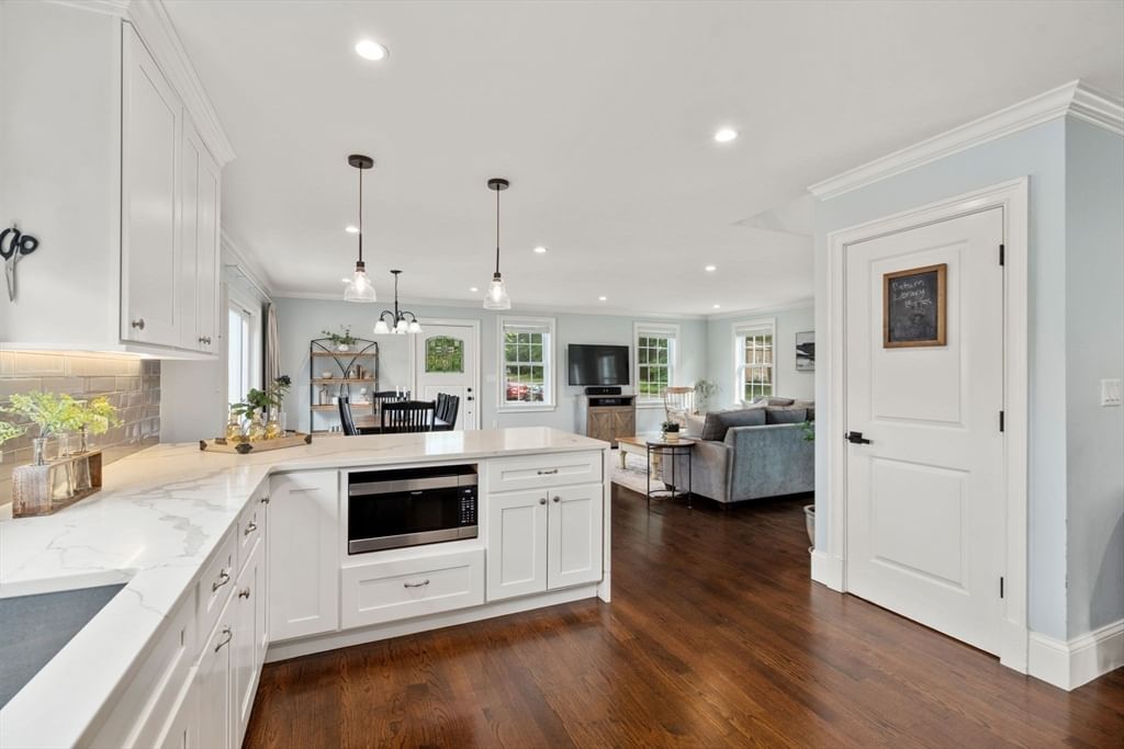 710 Summer St, Lynnfield, MA 01940 photo 4