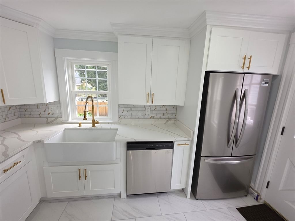 61 Poplar St, Danvers, MA 01923 photo 5