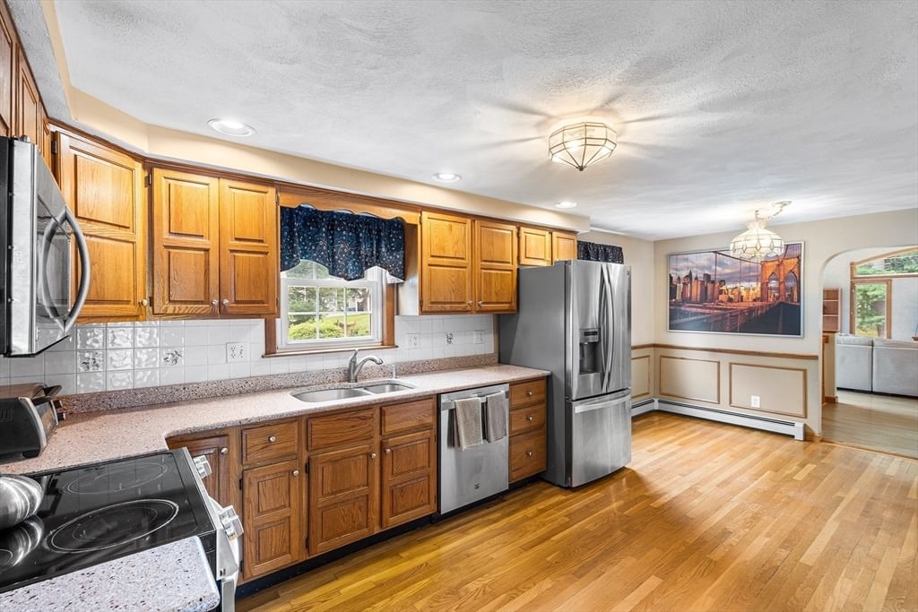 25 Tanglewood Ave, Tewksbury, MA 01876 photo 2