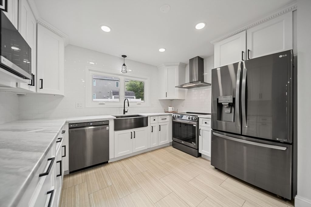 28 Ventura Cir, Nashua, NH 03062 photo 2