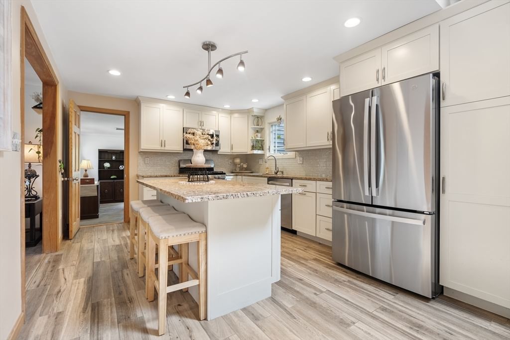 79 Marsh Hill Rd, Dracut, MA 01826 photo 2