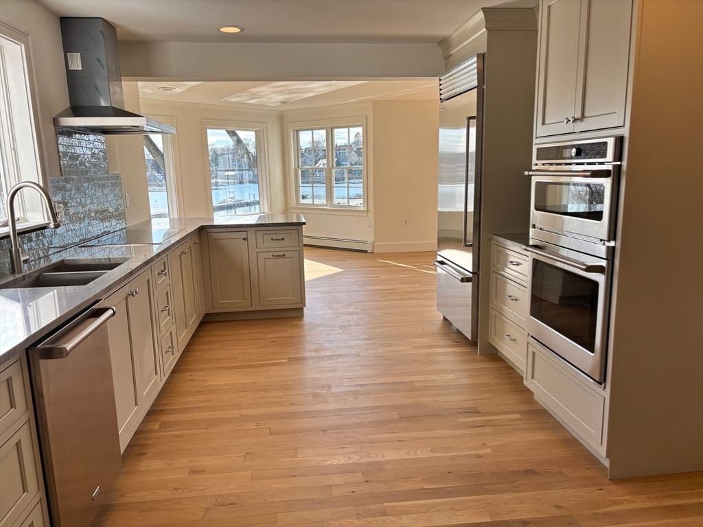 263 East Main Street Gloucester — Photo 10 of 35
