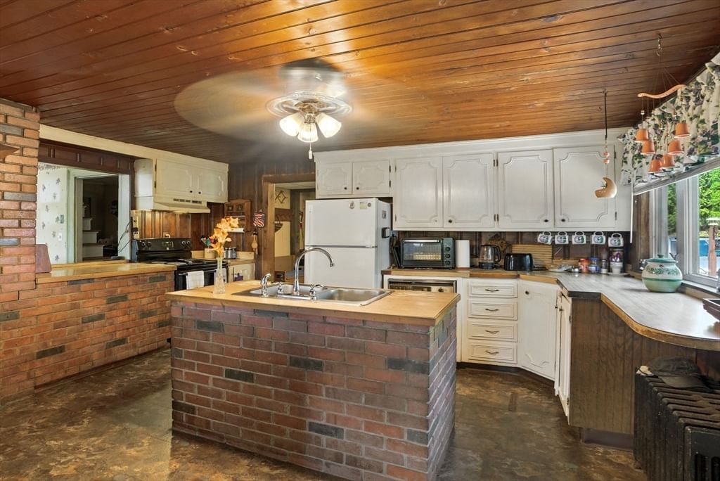 5 Circle St, Templeton, MA 01436 photo 2