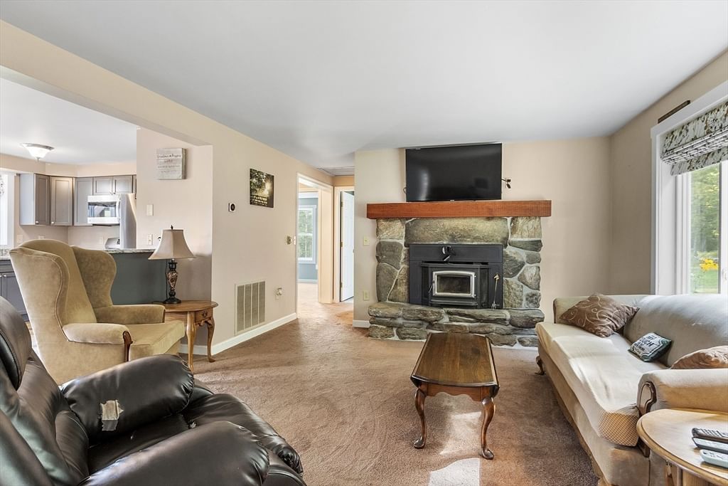 148 West St, New Salem, MA 01355 photo 3