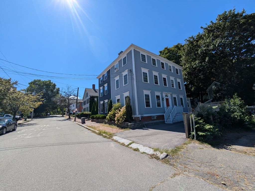 2 Court St