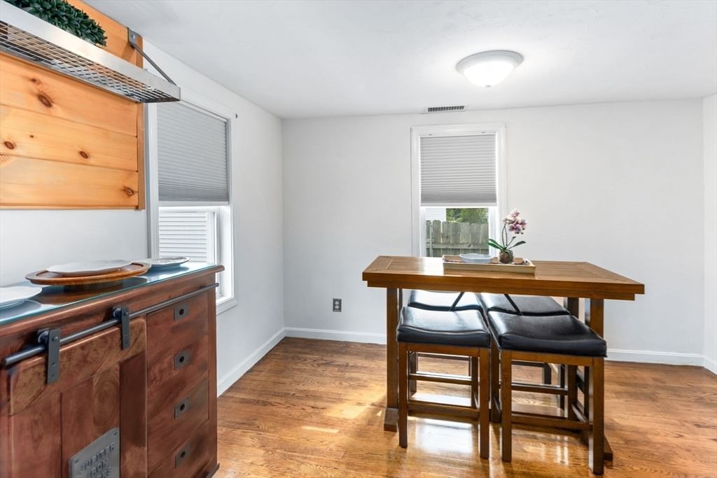 4 Phillips St Attleboro — Photo 10 of 34