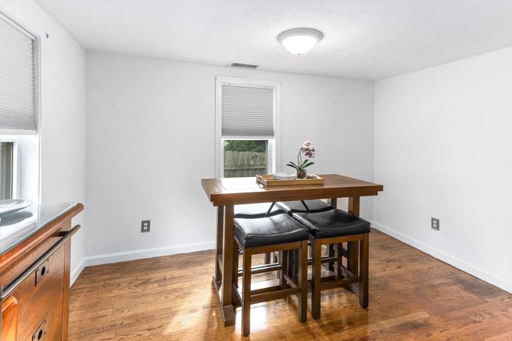 4 Phillips St Attleboro — Photo 11 of 34