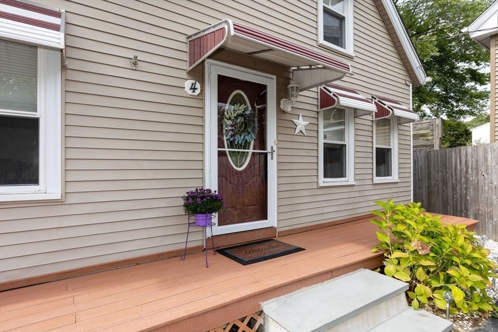 4 Phillips St Attleboro — Photo 3 of 34