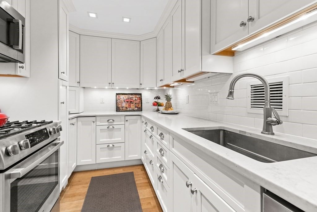 85 East India Row #9G Boston — Photo 1 of 20