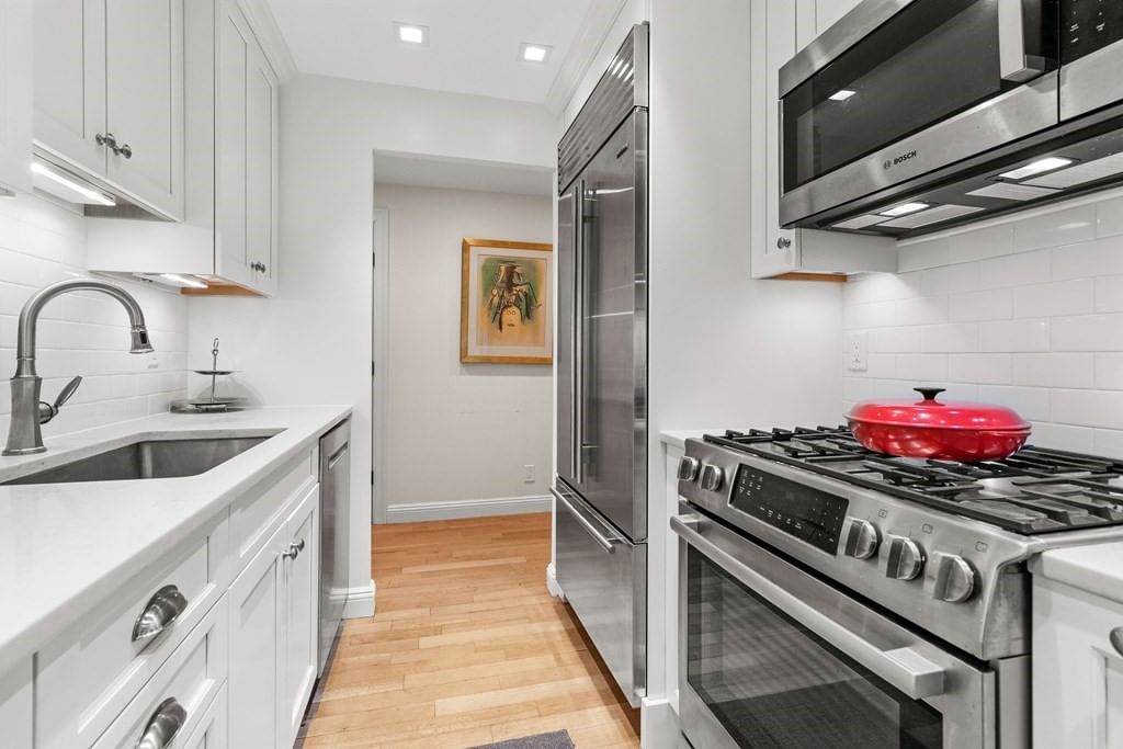 85 East India Row #9G Boston — Photo 2 of 20