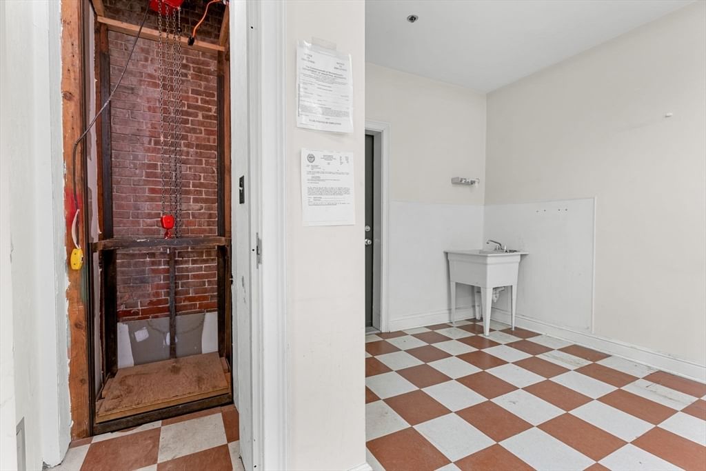 262-264 West Broadway Boston — Photo 5 of 22