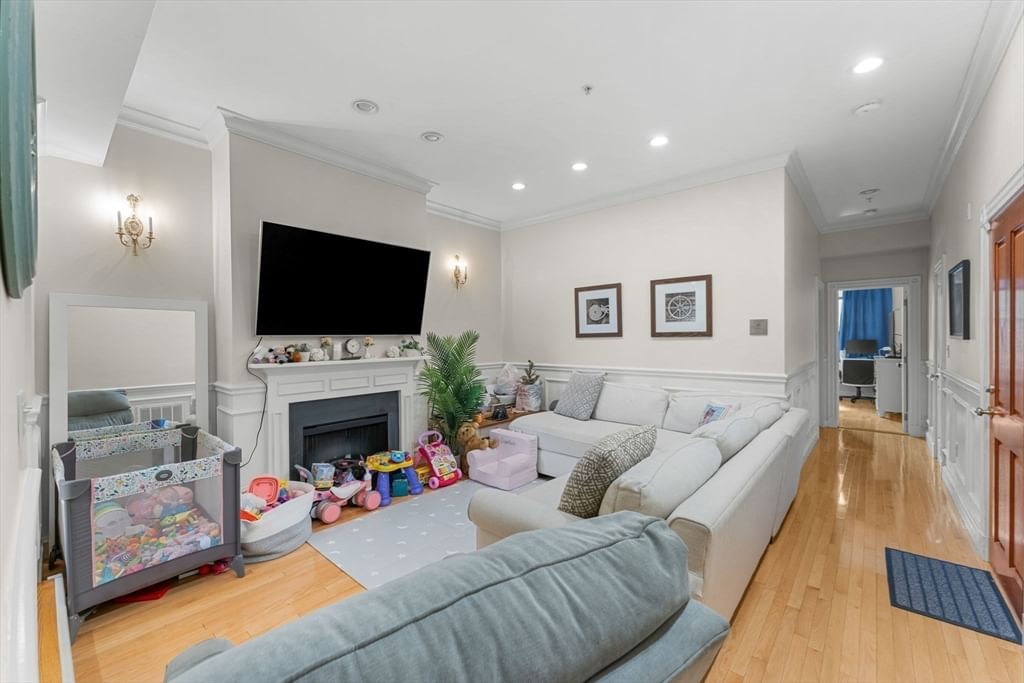 262-264 West Broadway Boston — Photo 8 of 22