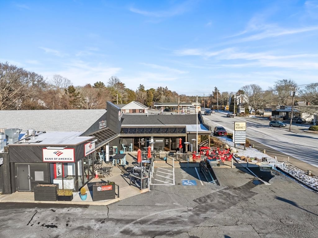 33 County Rd, Mattapoisett, MA 02739