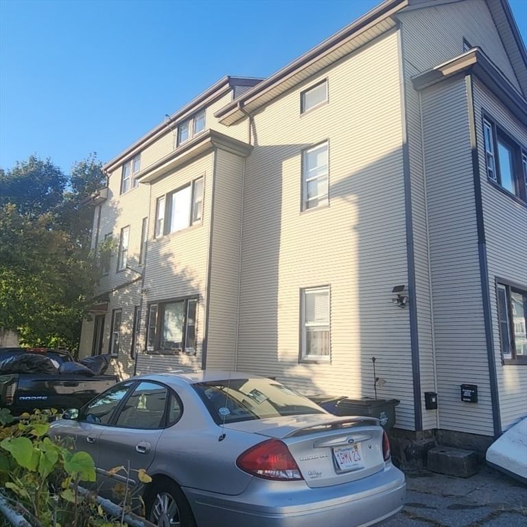 34 Danforth St, Fall River, MA 02720