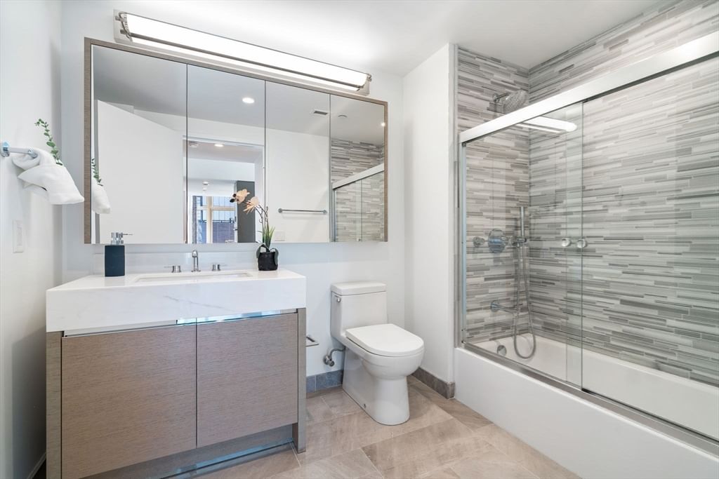 100 Lovejoy Wharf #PH 1B Boston — Photo 21 of 41