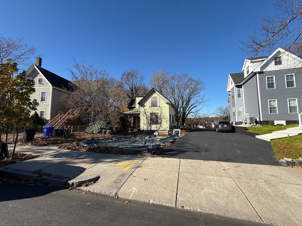 1139 Hyde Park Ave Boston — Photo 6 of 10