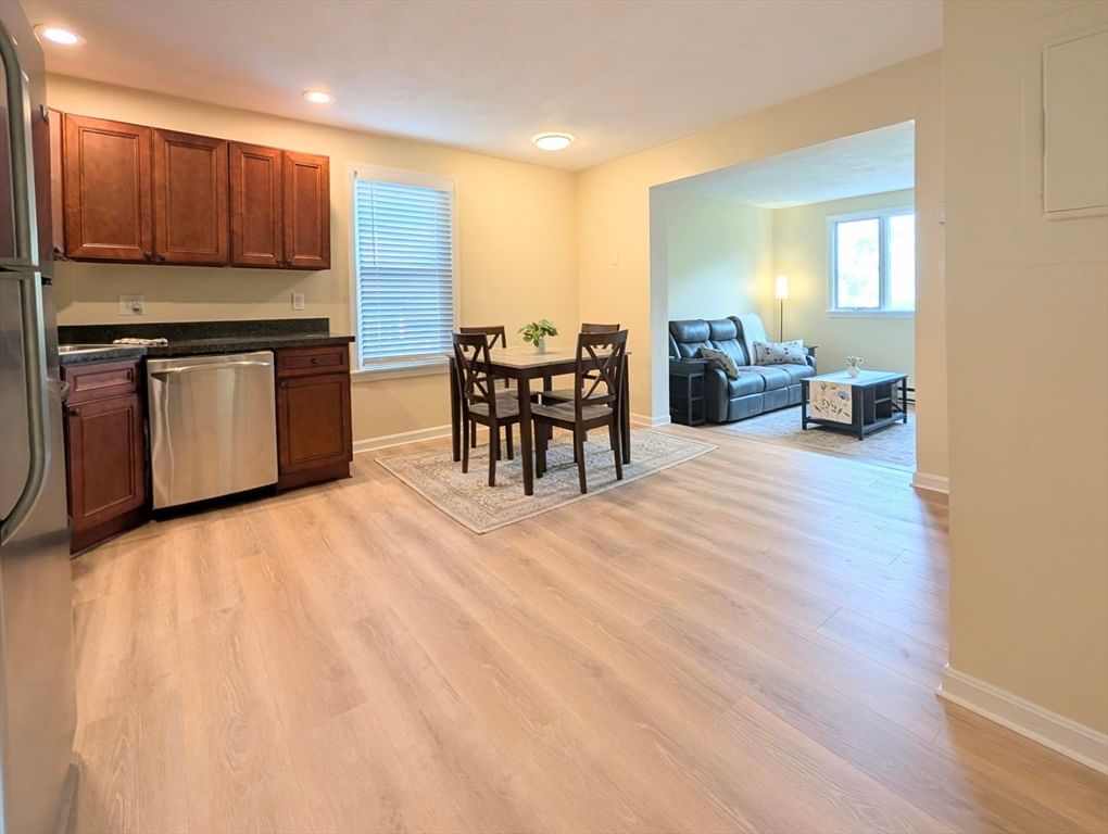 28 Claremont Ter #6 Swampscott — Photo 3 of 27