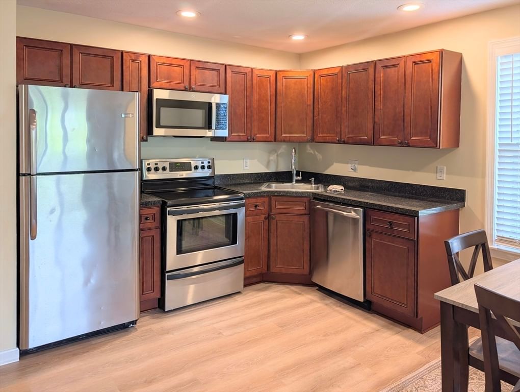 28 Claremont Ter #6 Swampscott — Photo 4 of 27