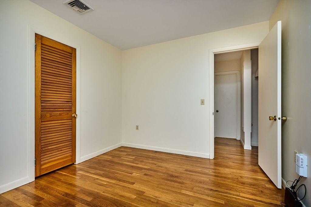 72 N Main St, New Salem, MA 01355 photo 3