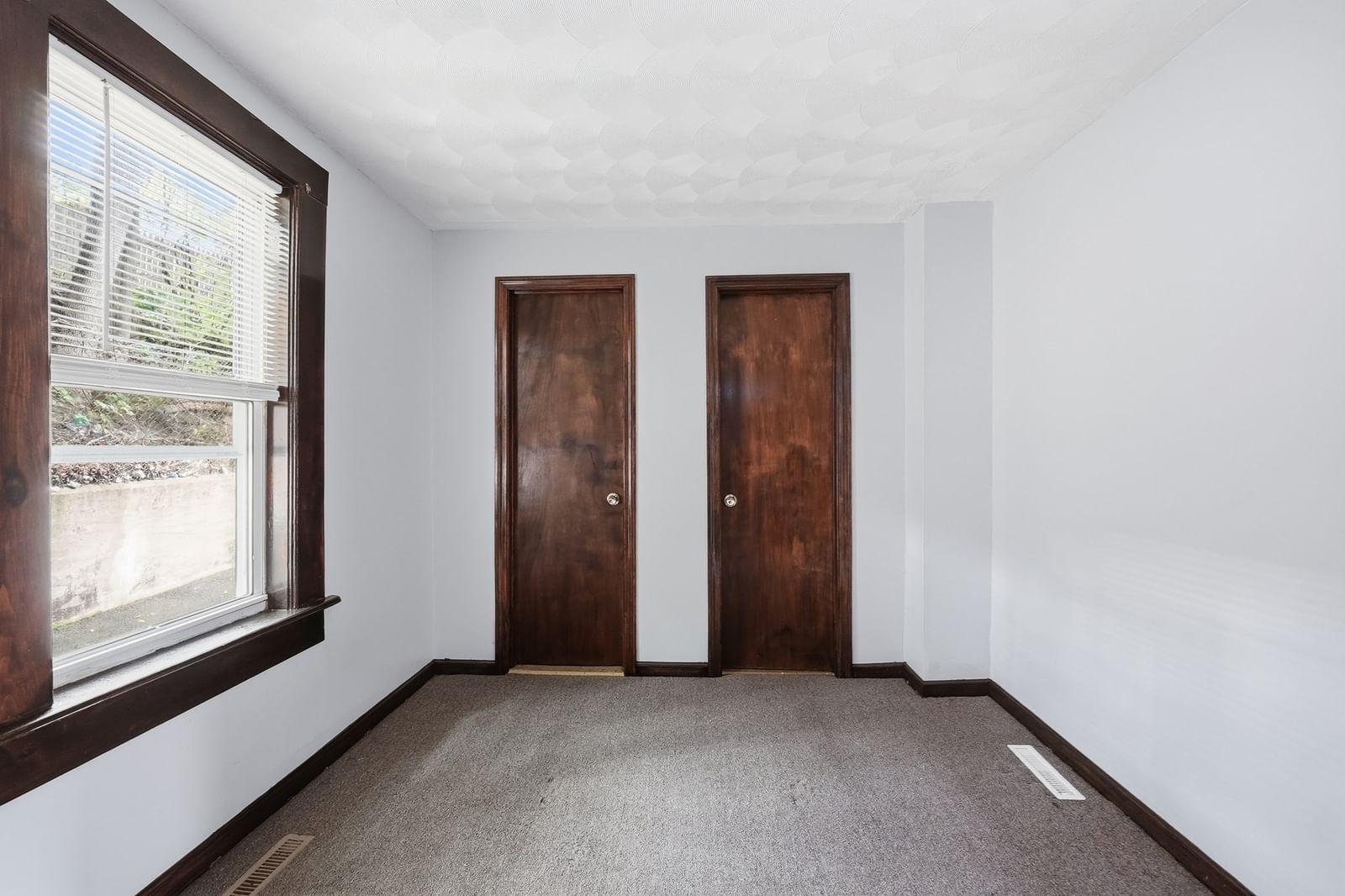 295 Main Springfield — Photo 13 of 22