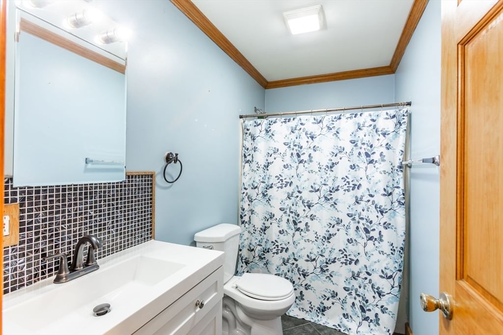 16 Opeechee St, Lanesborough, MA 01237 photo 5