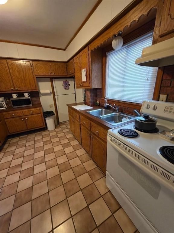 478 Tucker Fall River — Photo 7 of 42