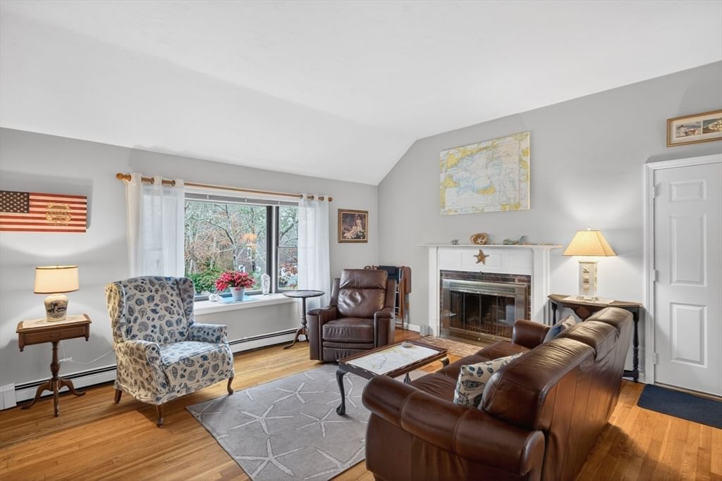 33 Duck Marsh Ln Chatham — Photo 11 of 36