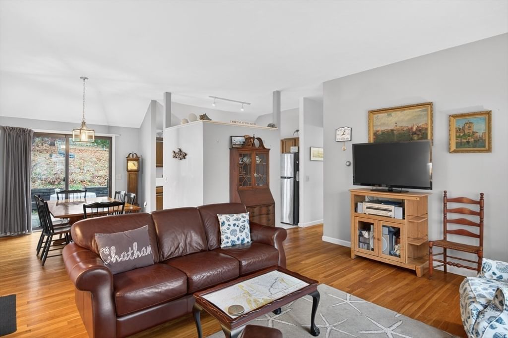 33 Duck Marsh Ln Chatham — Photo 12 of 36
