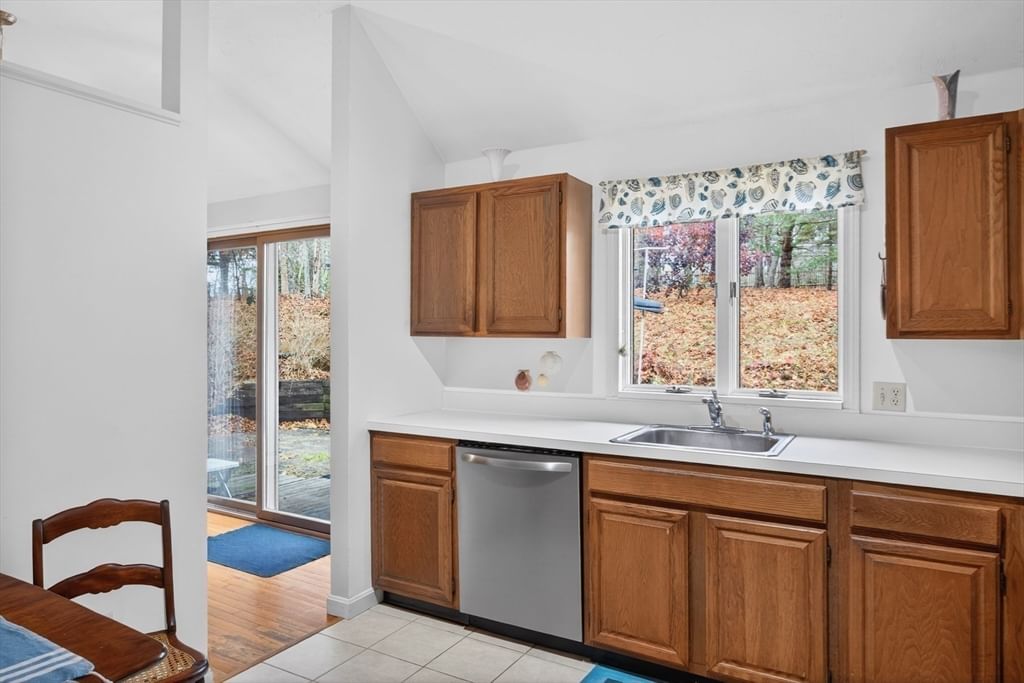 33 Duck Marsh Ln Chatham — Photo 17 of 36