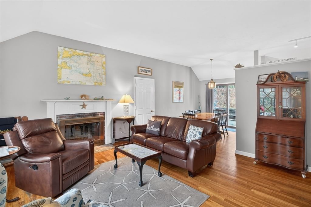 33 Duck Marsh Ln Chatham — Photo 9 of 36