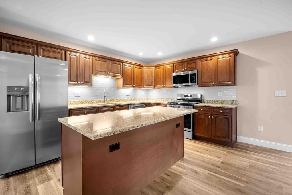 4 Sabrina Way #H, Agawam, MA 01001