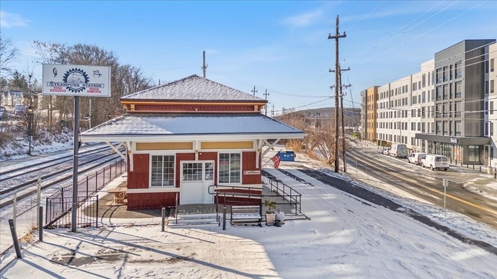 30 Railroad Ave Haverhill — Photo 1 of 27