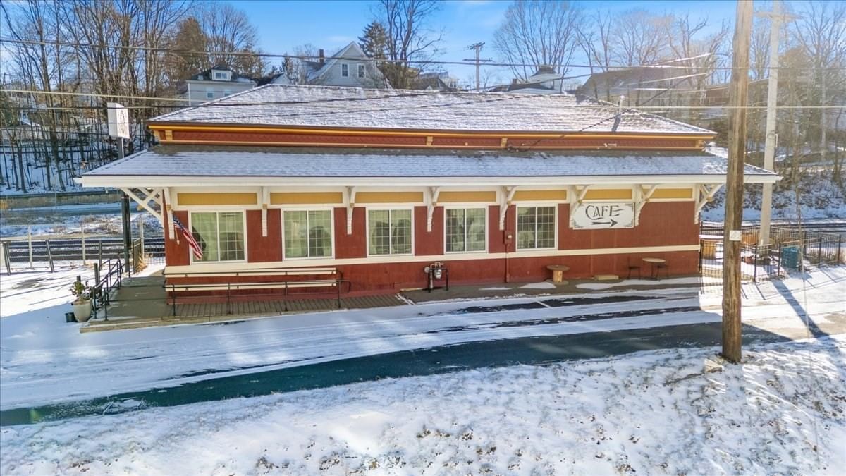 30 Railroad Ave Haverhill — Photo 3 of 27