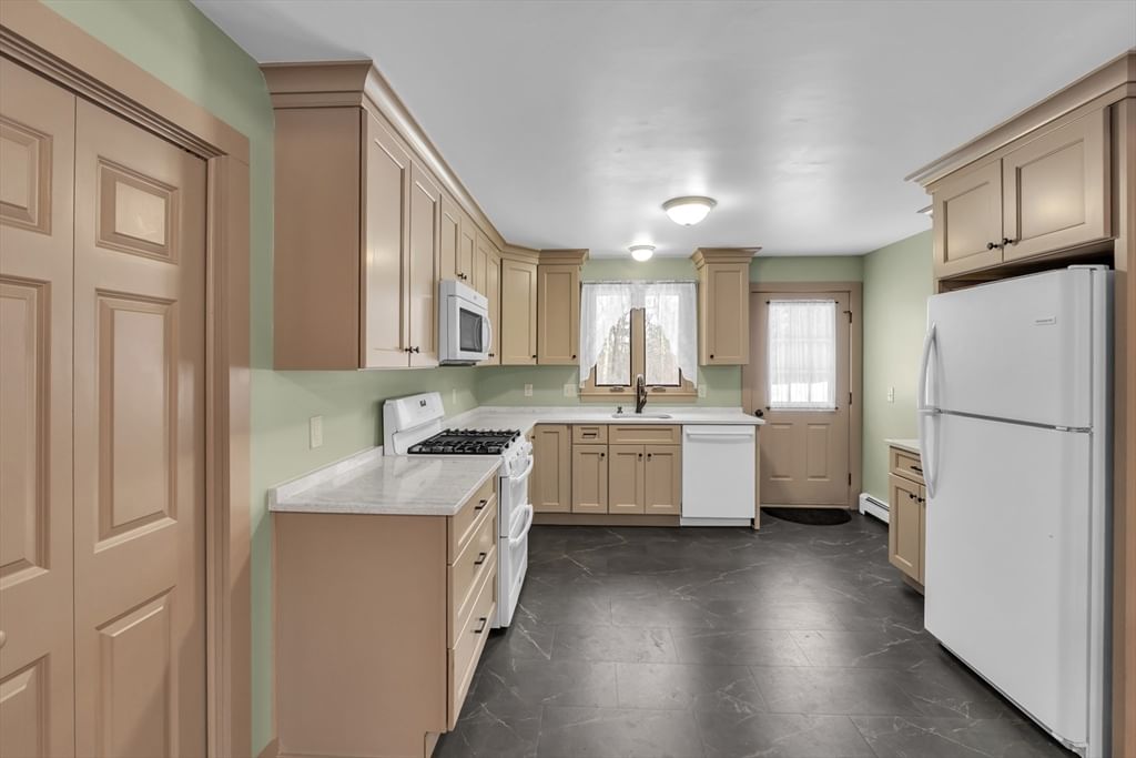 300 Padre Rd, New Braintree, MA 01531 photo 2