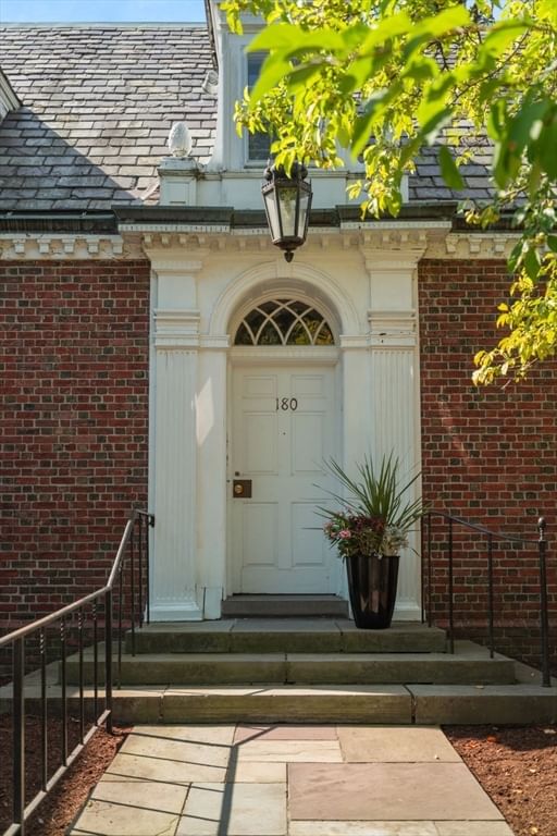 180 Ivy St Brookline — Photo 32 of 41
