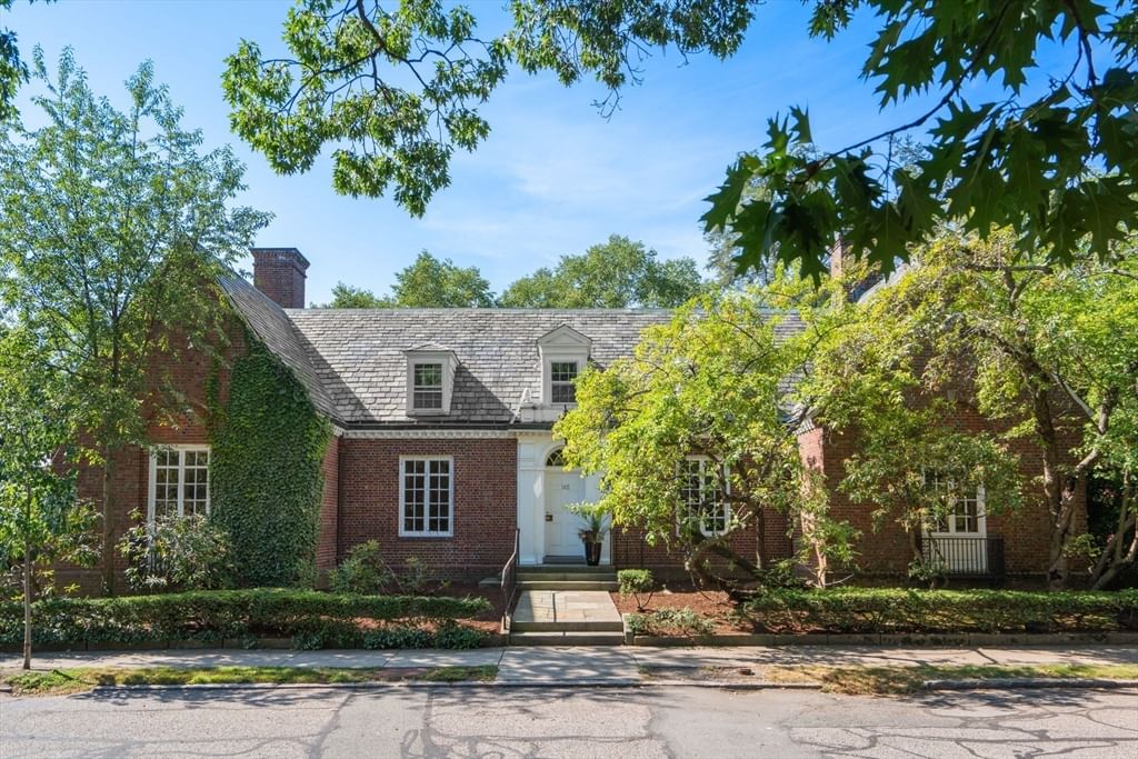 180 Ivy St Brookline — Photo 33 of 41