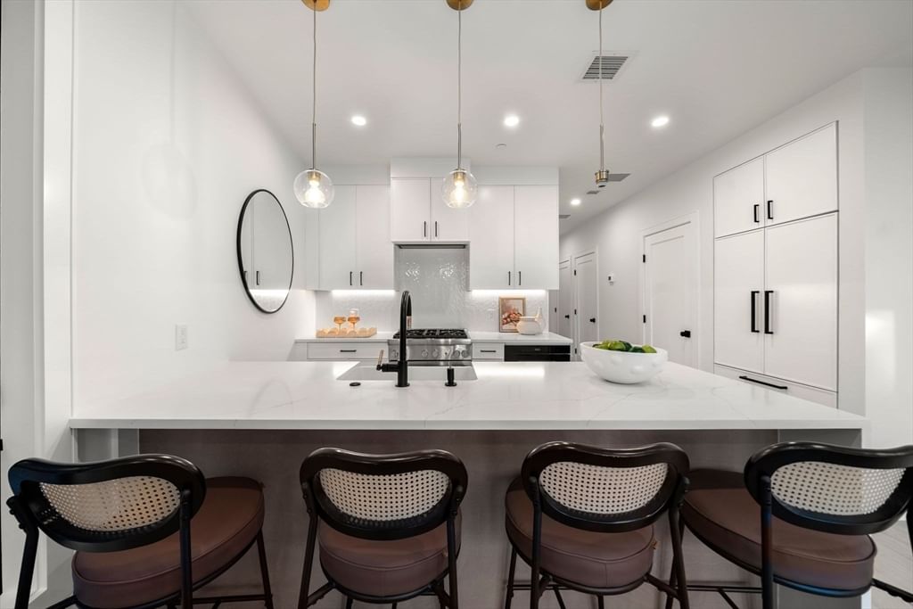 136 W 8th St #2 Boston — Photo 6 of 14