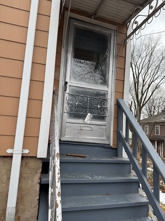 4 Maxwell Ct Worcester — Photo 2 of 4