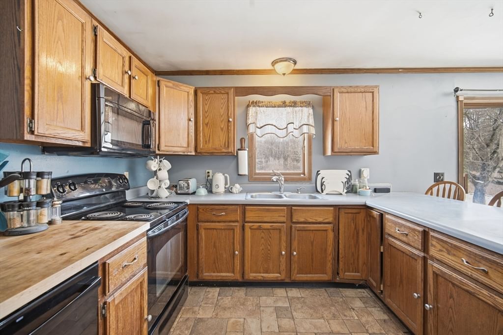 38 S Plain Rd, Sunderland, MA 01375 photo 2