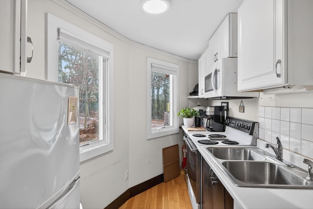 19 Old Bridge Rd, Truro, MA 02666 photo 2