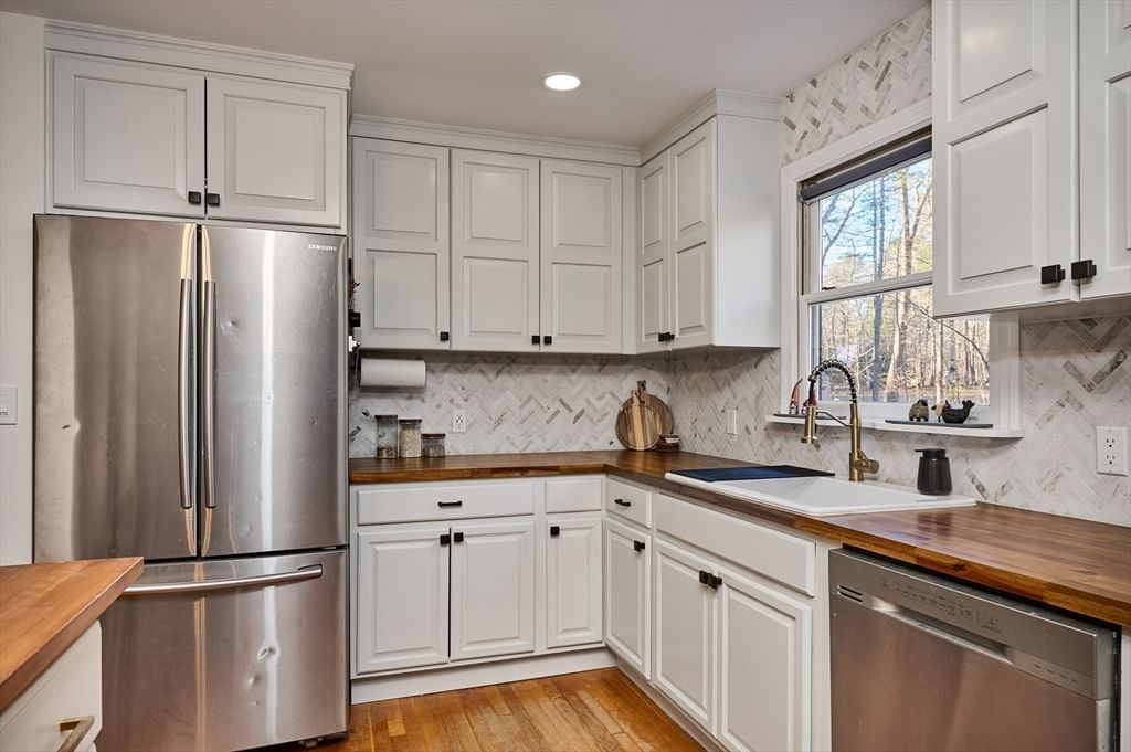 15 Gulf Rd, Pelham, MA 01002 photo 2