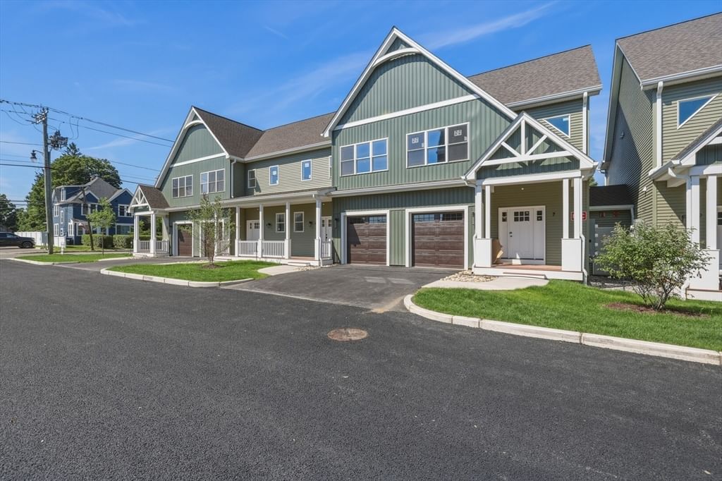 3 Elizabeth Lane #3 Easthampton — Photo 3 of 42