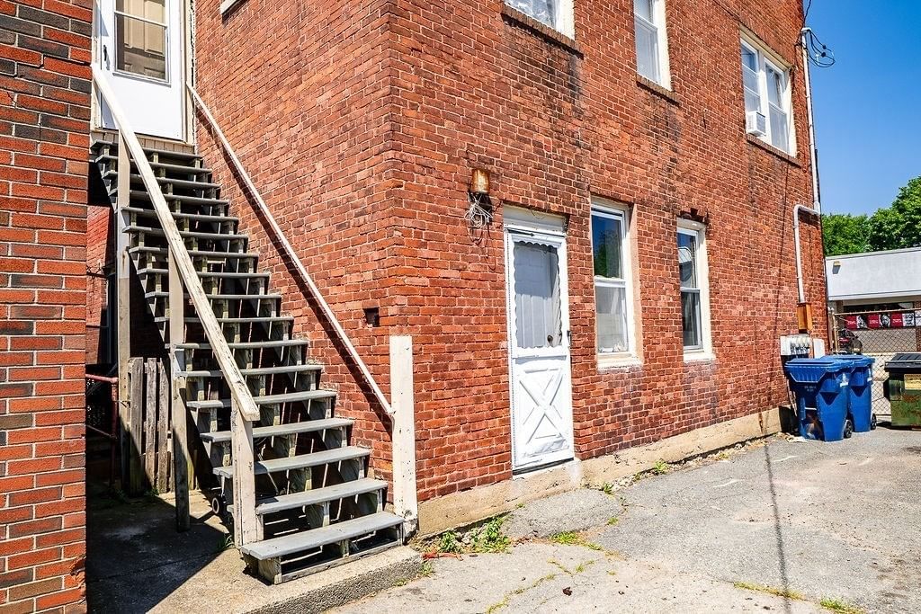 272 Sawyer St New Bedford — Photo 17 of 26