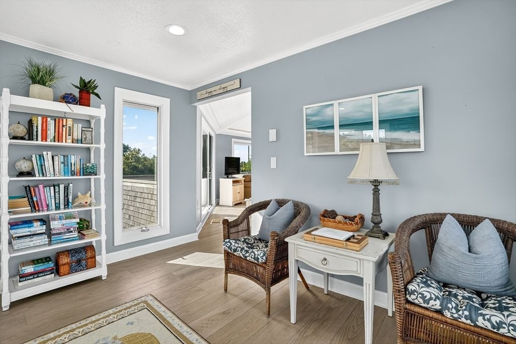 76 Washque Ave Edgartown — Photo 13 of 42