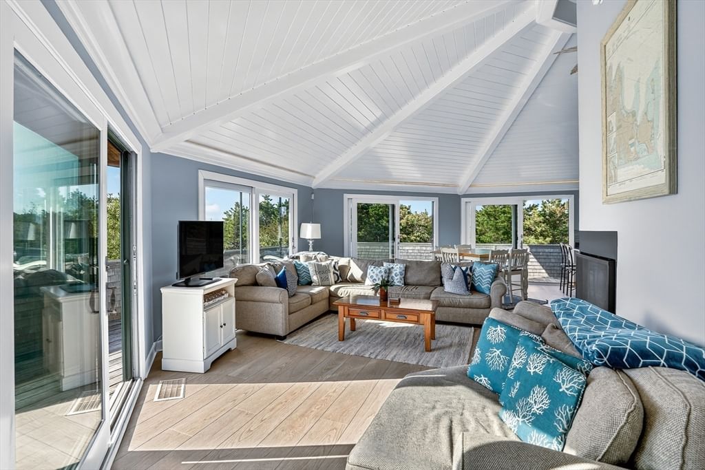 76 Washque Ave Edgartown — Photo 14 of 42