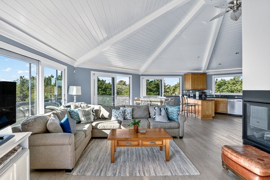 76 Washque Ave Edgartown — Photo 15 of 42