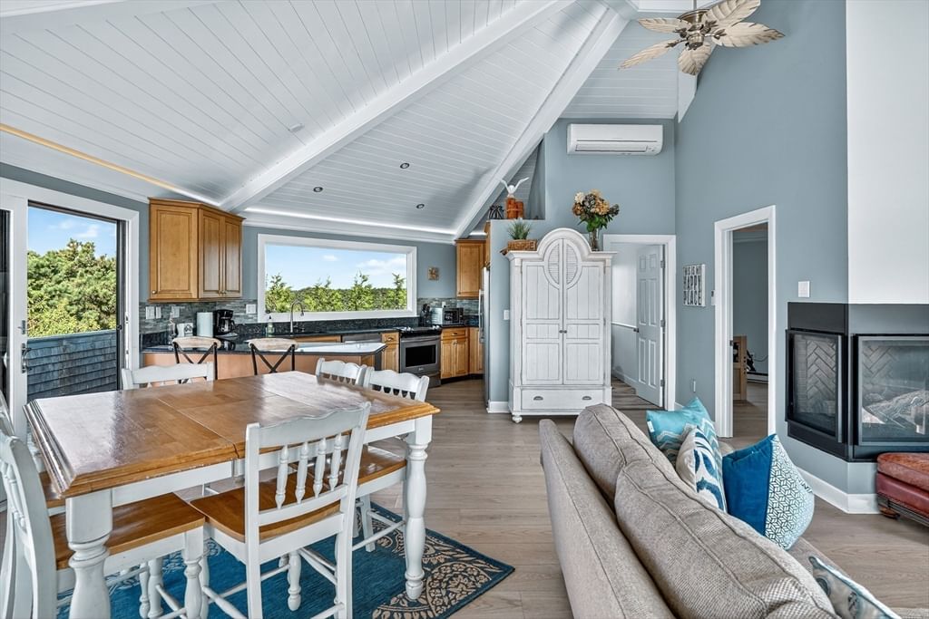 76 Washque Ave Edgartown — Photo 16 of 42