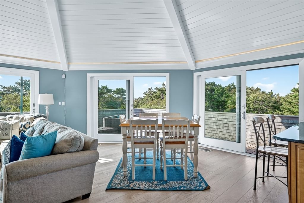 76 Washque Ave Edgartown — Photo 19 of 42